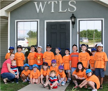 Mrs. Dickerson's kindergarten class visits WTLS in 2010